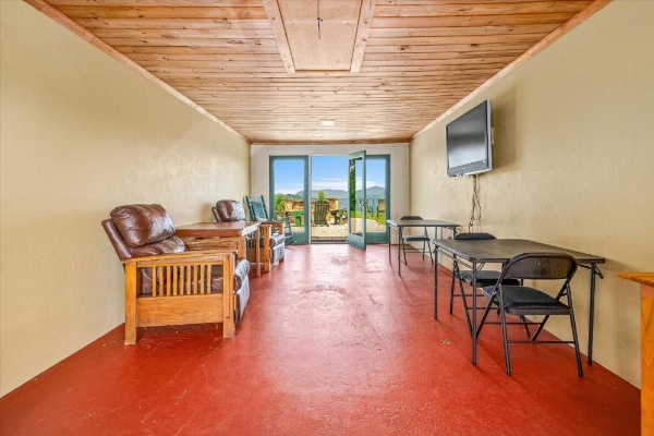 Early Blue Motel image 21