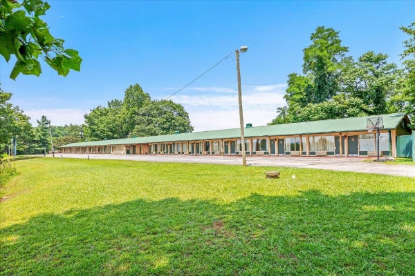 Early Blue Motel image 22