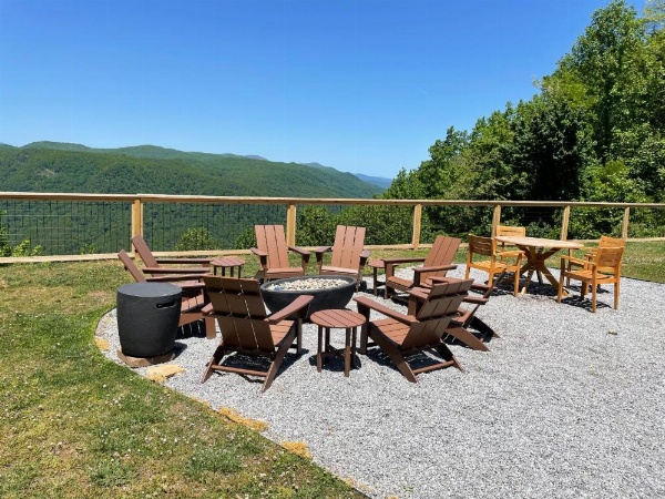 Early Blue Motel image 25