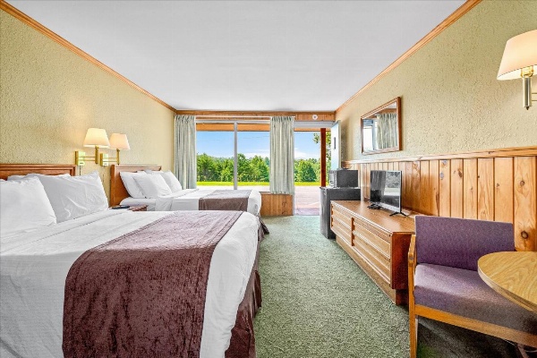 Early Blue Motel image 4